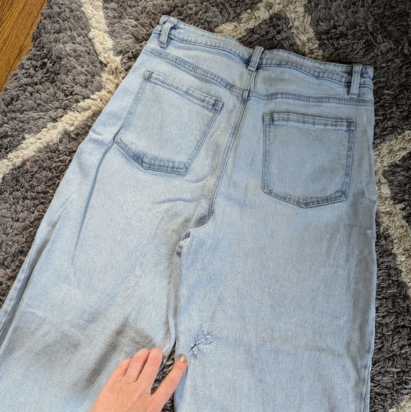 Style & Co High Rise Straight Leg Mom 90s Jean Light Wash Denim Size 10 - Picture 9 of 11